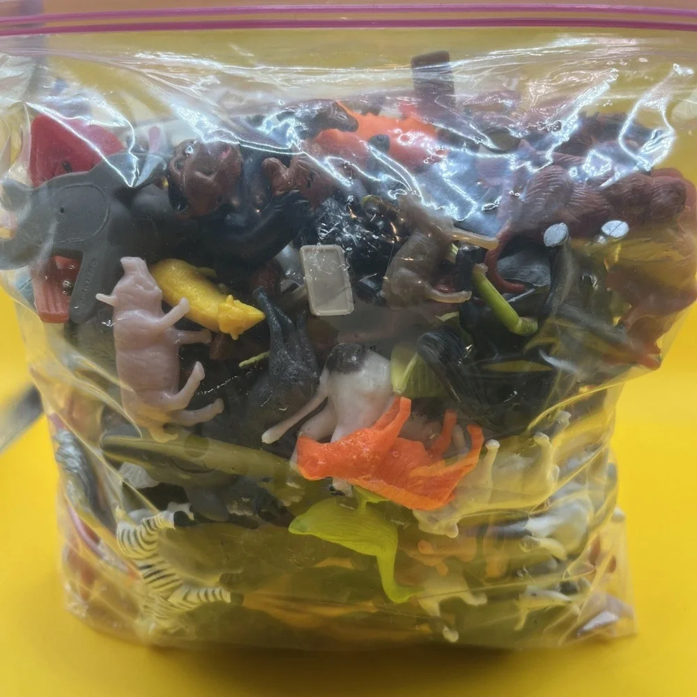 Bag Of Plastic Assorted Animals, Dinosaurs, Insects, Sharks & More Nearly 3lbs